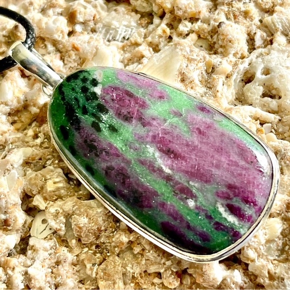 Beautiful Anyolite Ruby Zoisite Pendant 2 1/4” - Picture 9 of 12